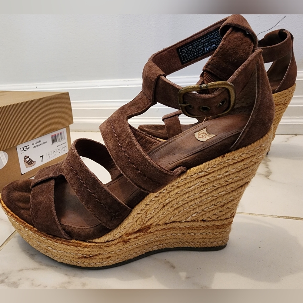 UGG Lauri Sandal size 7